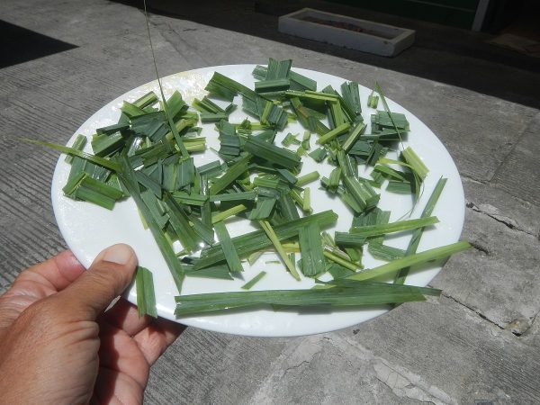 diced green lemongrass leaves