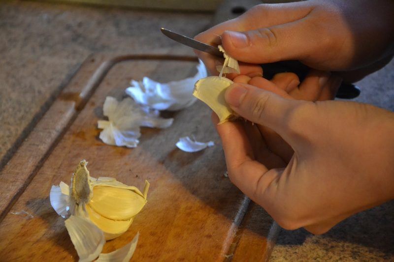 cutting garlic