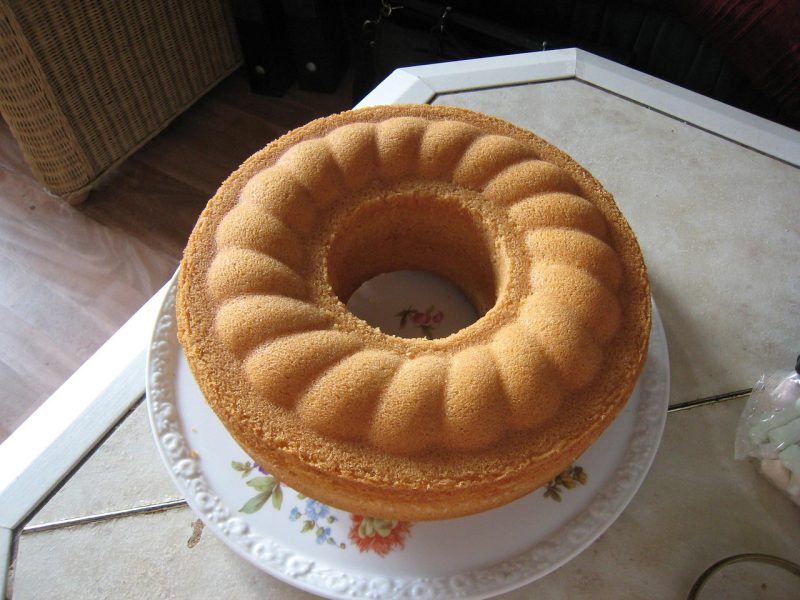 cake made with flowers of calendula