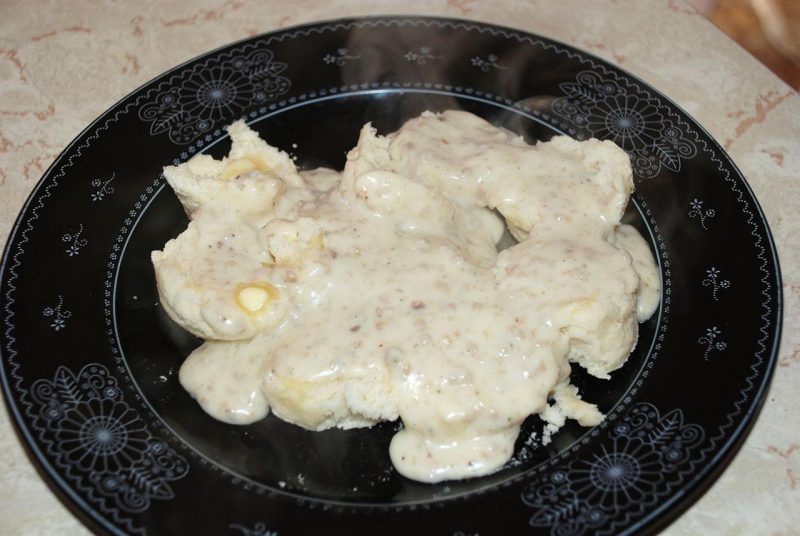 white sausage gravy with biscuits