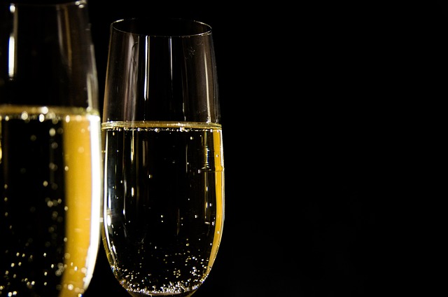 sparkling flower drink made with foraged flowers has lovely bubbles