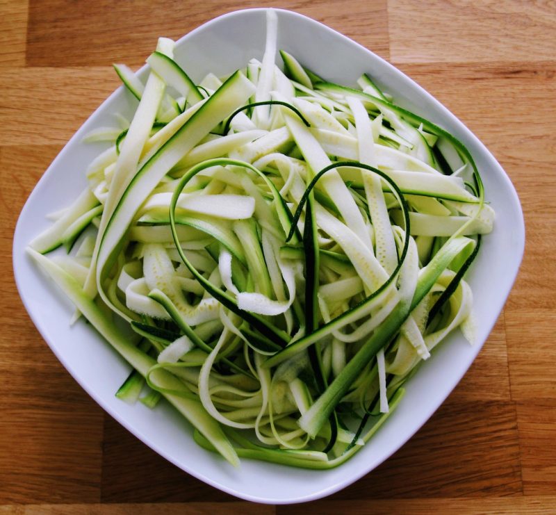 zucchini noodles salad